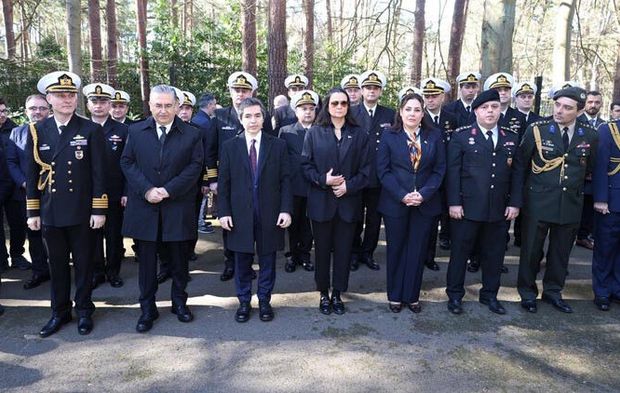 İngiltere’de Brookwood Türk Hava Şehitliği’nde anma töreni düzenlendi