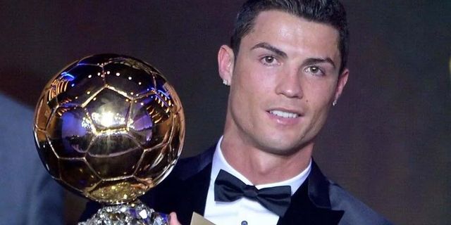 Cristiano Ronaldo, Altın Top ödülünü 600 bin euro'ya sattı