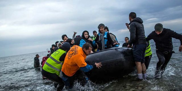 Avrupa'ya geçen yıl 330 bin kaçak göçmen geldi