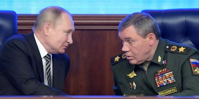 Putin üç ay önce atadığı komutanı görevden aldı