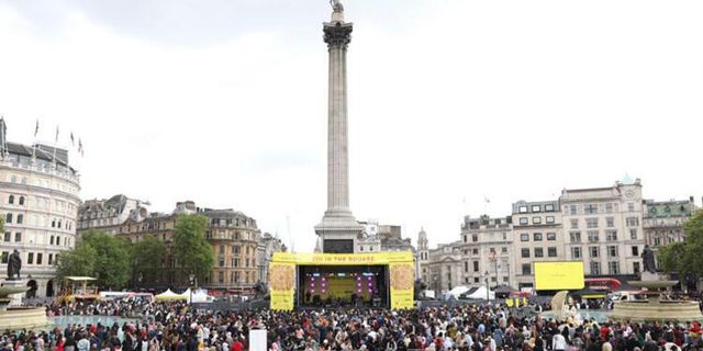 Londra'da Trafalgar Meydanı’nda Ramazan Bayramı