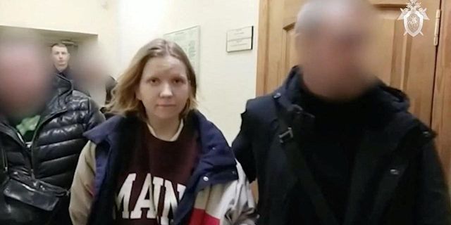 Rus askeri blog yazarı Vladlen Tatarski soruşturmasıyla ilgil bir kadını gözaltına aldı