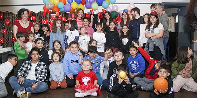 İnci Türkay ,öğrencileri ile 23 Nisan bayramını kutladı
