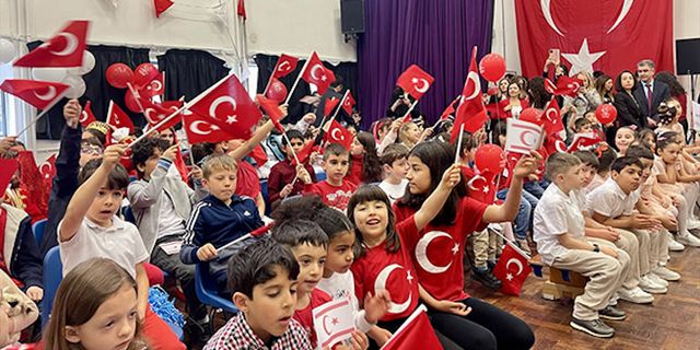 23 Nisan'a Londra'da Renkli Kutlama