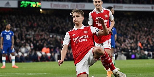 Premier Lig'de Arsenal, sahasında Chelsea'yi 3-1 yendi.