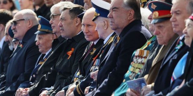 Putin, Zafer Günü kutlamalarında Batı'yı hedef aldı