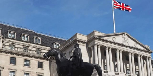 İngiltere Merkez Bankası faiz kararını yüzde 4.50 olarak artırdı