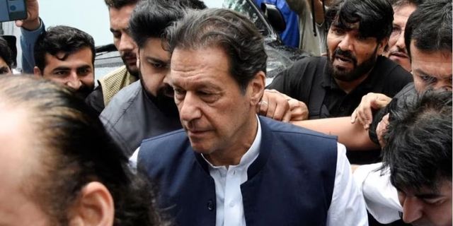 Pakistan Yüksek Mahkemesi, eski başbakan İmran Han'ın yasalara aykırı olarak tutuklandığına hükmetti