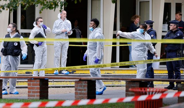 Fransa'da okula bıçaklı saldırıda bir öğretmen öldü