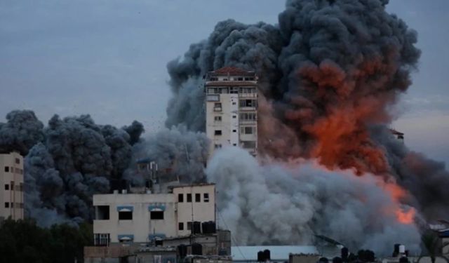 İsrail, Gazze Şeridi'ndeki El-Mamedani Hastanesi'ni vurdu