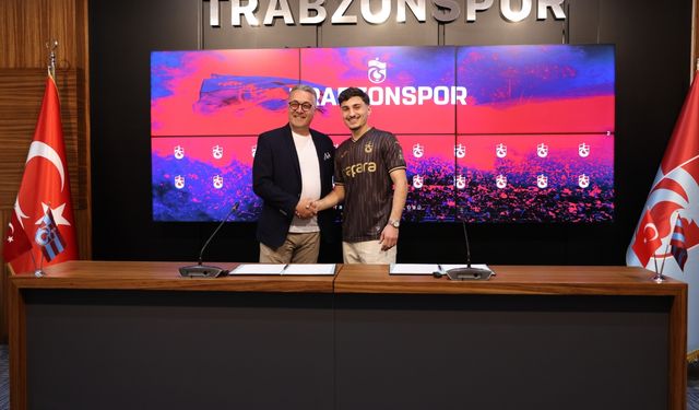 Trabzonspor'da yeni transfer Cihan Çanak için imza töreni düzenledi