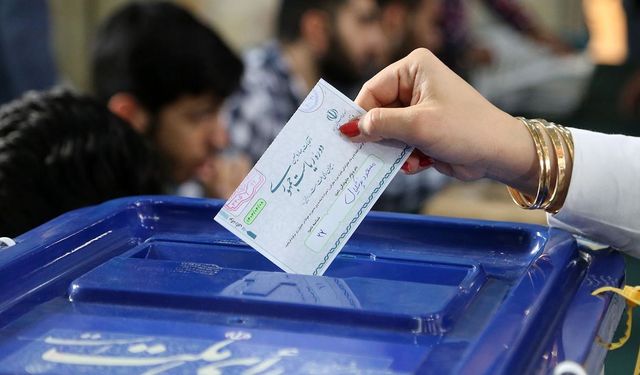 İran'da cumhurbaşkanı seçimi ikinci tura kaldı