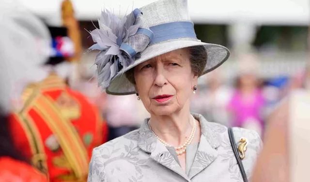 İngiltere Kralı 3. Charles'ın kız kardeşi Prenses Anne hastaneye kaldırıldı