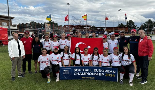 15 Yaş Altı Milli Softbol Takımı, Avrupa Şampiyonası'nda ilkleri yaşadı