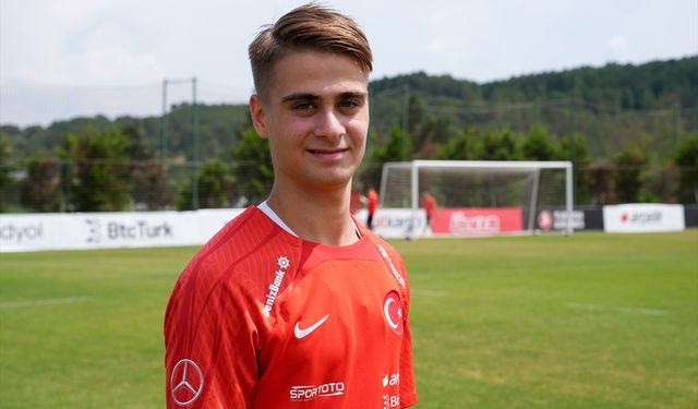 19 Yaş Altı Milli Futbol Takımı'nın oyuncusu Emre Uzun'un hedefi Avrupa'ya gitmek