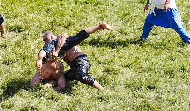 663. Tarihi Kırkpınar Yağlı Güreşleri'nde ikinci tur maçları tamamlandı