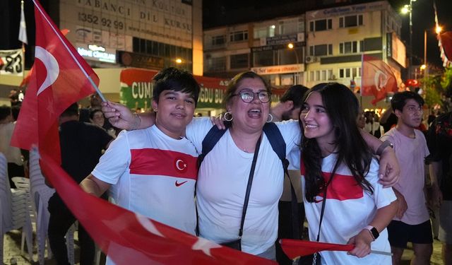 A Milli Futbol Takımı'nın Avusturya galibiyeti İstanbul'da coşkuyla kutlandı