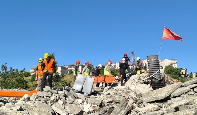 Altınbaş Üniversitesi öğrencileri arama-kurtarma ve afet yönetimi eğitimlerini tamamladı