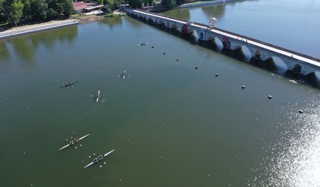 Gençler Türkiye Kürek Kupası son gün müsabakaları Meriç Nehri'nde başladı