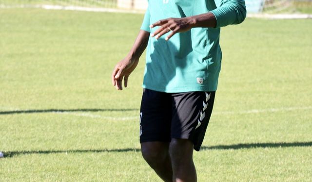 Sakaryaspor'un transferleri Salih ve Gradel, Süper Lig hedefiyle yeni sezona hazırlanıyor