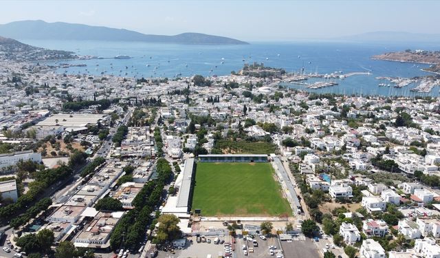 Süper Lig maçlarının oynanacağı Bodrum İlçe Stadı'nda hazırlıklar sürüyor