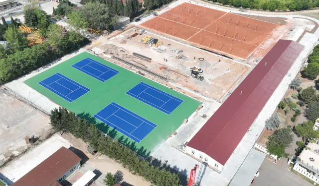 Kocaeli'de Tenis Merkezi’nde balon kortlar boyandı