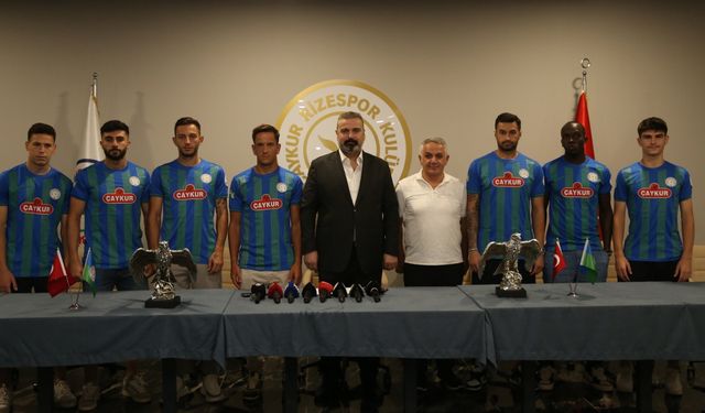 Çaykur Rizespor'dan 7 futbolcuya imza töreni