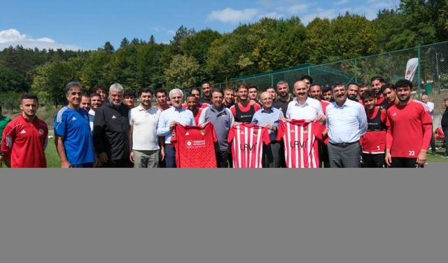 Hazine ve Maliye Bakanı Şimşek, Batman Petrolspor'un Bolu kampını ziyaret etti