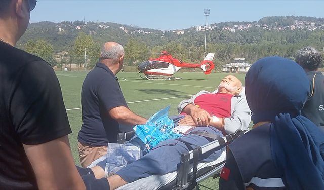 Kahramanmaraş'ta yaşlı hasta ambulans helikopterle Adana'ya gönderildi