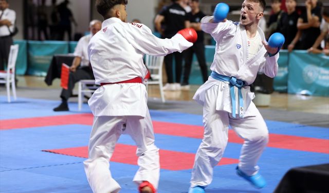 Karate Türkiye Şampiyonası ve milli takım seçmeleri Sivas'ta başladı