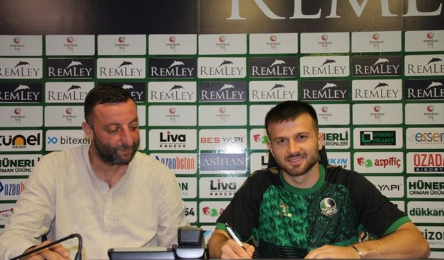 Sakaryaspor, orta saha oyuncusu Murat Cem Akpınar'ı yeniden kiraladı