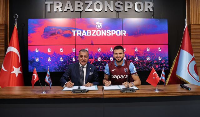 Trabzonspor'da Okay Yokuşlu için imza töreni düzenlendi