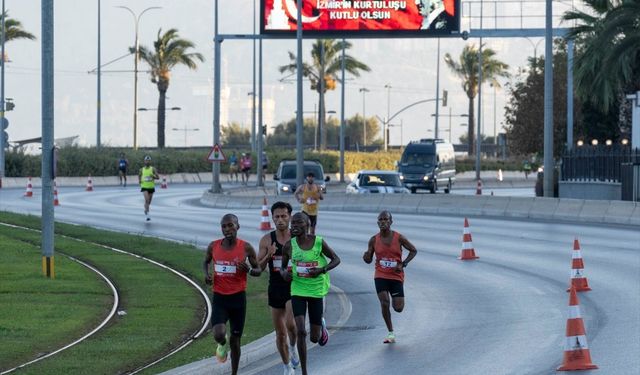 12. Uluslararası 9 Eylül İzmir Yarı Maratonu koşuldu