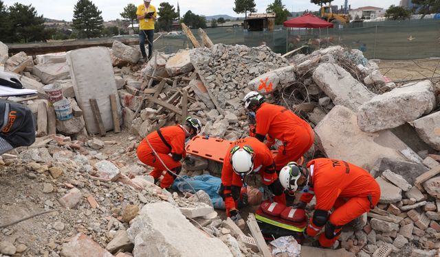 3. Maden Kurtarma Yarışmasında en iyi takım ödülünü Çayeli Bakır ve TÜPRAG paylaştı