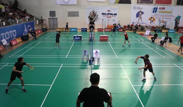 Büyükler Türkiye Badminton Şampiyonası Kayseri'de başladı