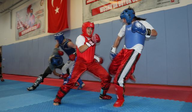 Köy okulunda başladığı wushuda dünya şampiyonluğu için ter döküyor