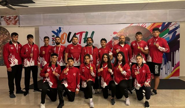 Milli sporcular, Dünya Gençler Muaythai Şampiyonası'nda 12 madalya kazandı