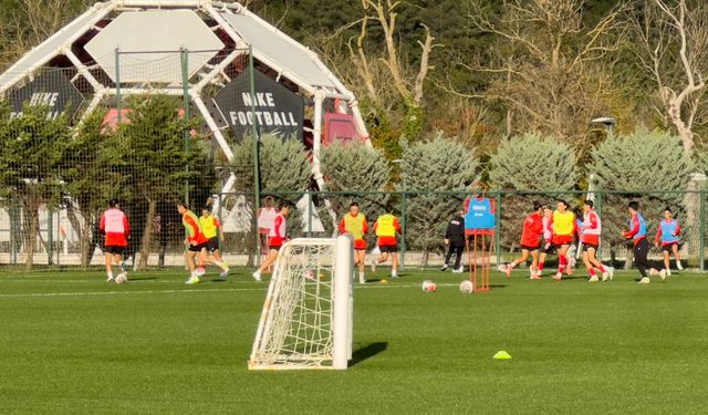 A Milli Kadın Futbol Takımı, Ukrayna maçı hazırlıklarını sürdürdü