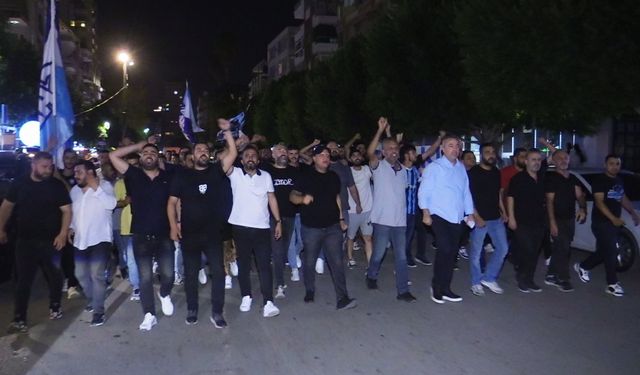 Adana Demirsporlu taraftarlardan kulüp başkanı Murat Sancak ve yönetime tepki