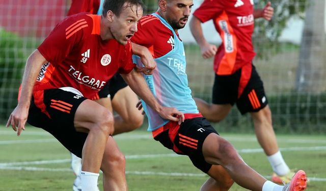 Antalyaspor, günü çift idmanla tamamladı