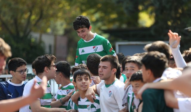 Meslek lisesinin öğrencileri her ayın 16'sında okula Bursaspor forması giyerek geliyor