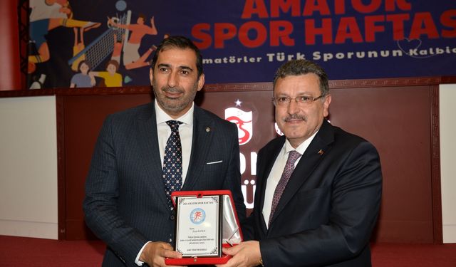 Trabzonspor Kulübü Asbaşkanı Zeyyat Kafkas, "En iyi spor adamı" seçildi