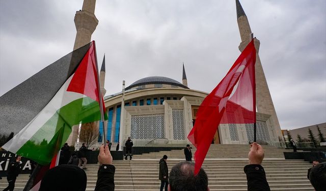 Ankara Filistin Dayanışma Platformu üyeleri, cuma namazı sonrası İsrail'i protesto etti