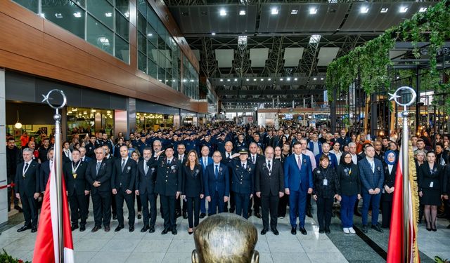 Büyük Önder Atatürk, İstanbul Sabiha Gökçen Havalimanı'nda özel hologram izletisiyle anıldı