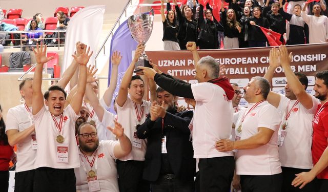 Hayalleri yarım kalmayan ampute voleybolcu ay-yıldızlı formayla ter döküyor