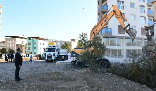 İzmir Çiğli'de  Balatçık'a yeni yol... Trafiği rahatlatacak yıkımlar başladı