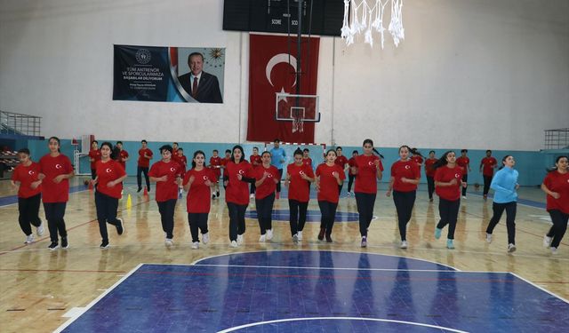 Ağrı'da taramayla keşfedilen genç yetenekler, basketbol eğitimi alıyor