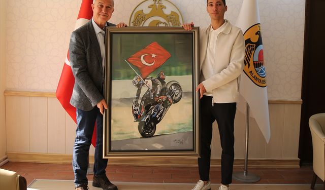 Alanya'da 2024 Dünya Superbike Şampiyonu Razgatlıoğlu'na "şehrin anahtarı" verildi