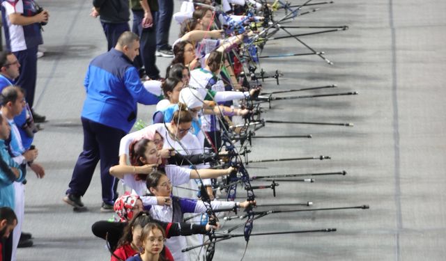 Okçuluk Salon Türkiye Şampiyonası Antalya'da başladı