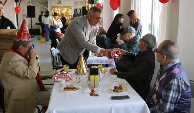 Manisa değerli büyüklerini unutmadı